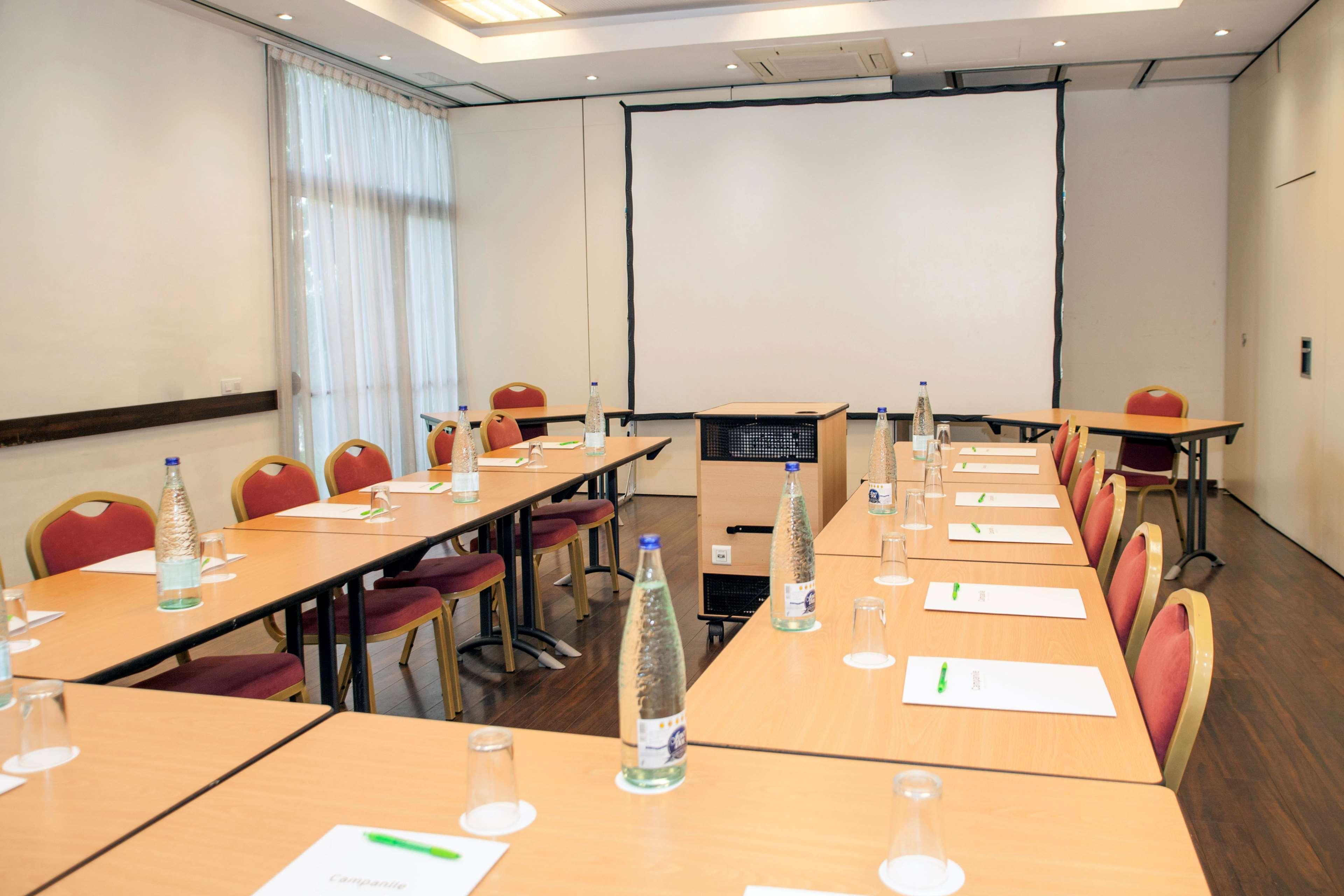 Travelodge Bcn Cornella Fira Cornellà de Llobregat Eksteriør billede