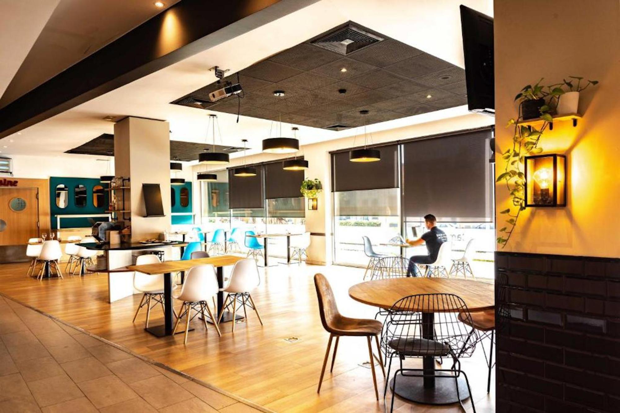 Travelodge Bcn Cornella Fira Cornellà de Llobregat Eksteriør billede